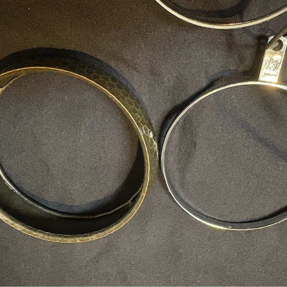 Elegant Gold Bracelet with Intricate Textures - Picture 11 of 11